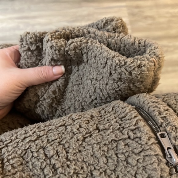 Skims Sherpa Teddy Joggers M NEW! -Desert - Picture 8 of 8